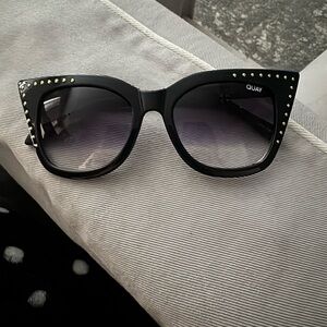 Womens quay sunglasses. Black with studs. Cat eye shaped